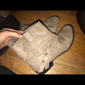 tan boots with bow on the side